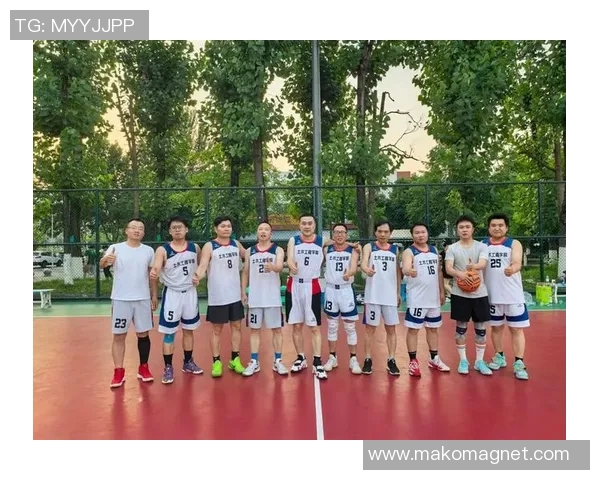 成都篮球队在冠军赛中的团队协作展现出无与伦比的默契与实力