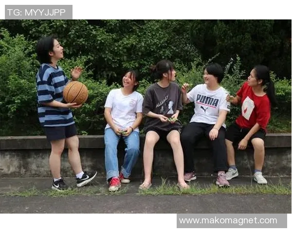 足球明星嗑瓜子趣味视频揭秘他们的休闲时刻与场外生活趣事 足球明星嗑瓜子趣味视频揭秘他们的休闲时刻与场外生活趣事